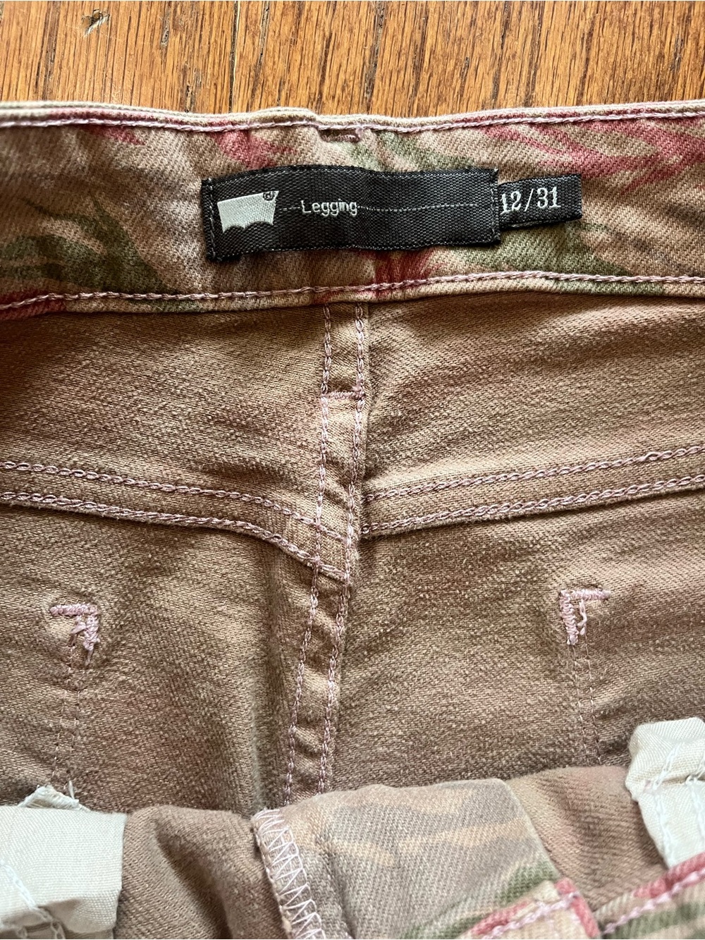 Levi’s camo pink green, legging style jeans – 12 - Picture 6 of 8